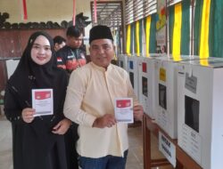 Wabup Pelalawan Nazaruddin Gunakan Hak Pilihnya di TPS 005 Rawang Sari