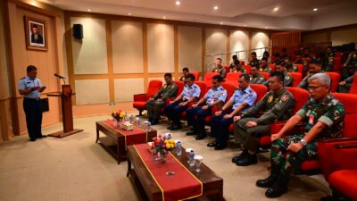 Danlanud Roesmin Nurjadin Pimpin Briefing penerbangan Diawal Puasa