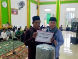 Bupati Way Kanan Gelontorkan Bantun Rp7,5 Juta Untuk Masjid Al-Muhajirin Purwa Negara