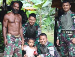 Jalin Kebersamaan, Satgas Yonif 122/TS Laksanakan Anjangsana Dan Bagikan Snack Ringan Kepada Masyarat Perbatasan Papua