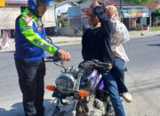 Antisipasi Terjadinya Kecelakaan Lalu Lintas, Kasat Lantas Polres Simalungun IPTU Jonni Lakukan Penilangan dan Sosialisasi Tertib Berlalulintas