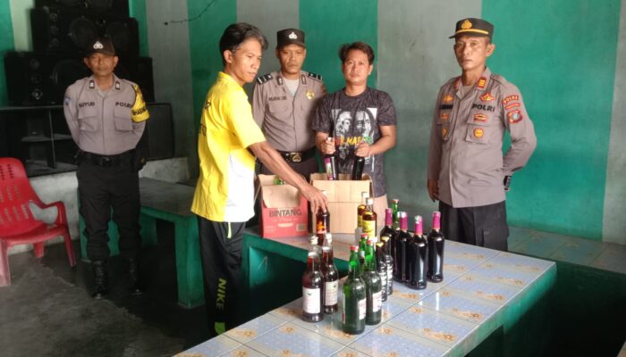 Polsek Bangun Resor Simalungun Gelar Razia Miras, Sita Puluhan Botol Minuman Keras Dari Cafe Jaya