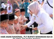 Hari Anak Nasional plt Bupati Serahkan KIA di TK  Abba di Aek Paing Bawah