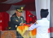 Dandim 0209/LB Letkol Inf. Yudy Ardyan Saputro, S.I.P Bertindak Sebagai Inspektur Upacara Penurunan Bendera Merah Putih