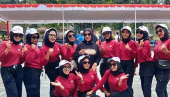 Plt Bupati Labuhanbatu Hj. Ellya Rosa Siregar, S.Pd., MM menghadiri perlombaan senam kreasi antar Kecamatan