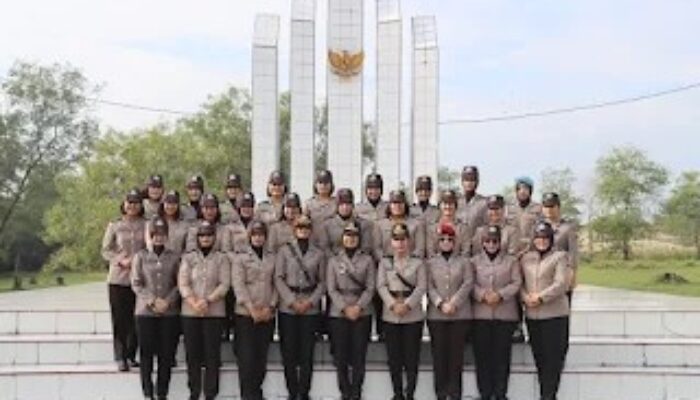 Polwan Polres Dumai , Ziarah Ketaman Makam Pahlawan Damai Sentosa.