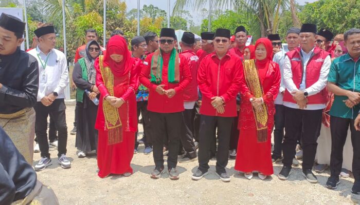 Pasangan Zukri – Husni Thamrin Mendaftar ke KPU Diiringi 5.000 Masa Simpatisan