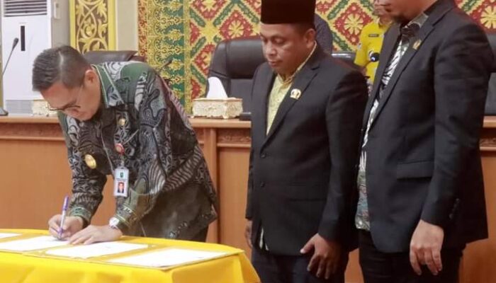 Pemkab Pelalawan dan DPRD Tandatangani Nota Kesepakatan KUPA dan PPAS APBD Perubahan 2024