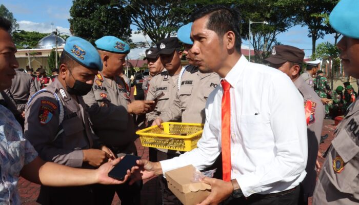 Kasi Propam Polres Simalungun Lakukan Pemeriksaan Mendadak HP Personel, Cegah Praktik Judi Online dan Penyalahgunaan Media Sosial