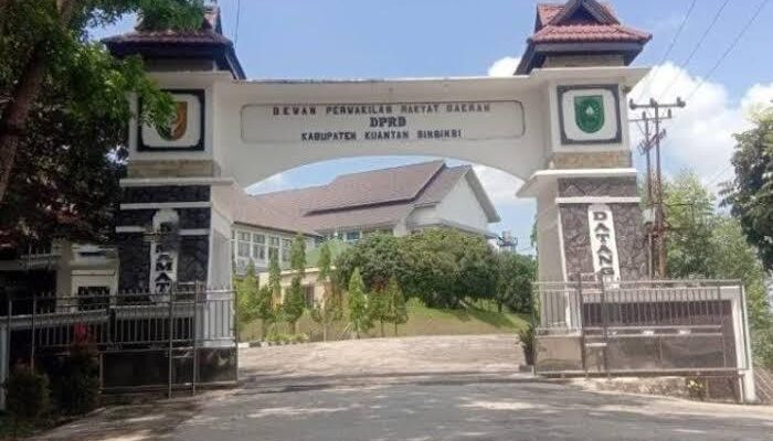Proses Pelantikan Ketua DPRD Kuansing Diperlambat Setwan, AMPUH Minta Prabowo Turun Tangan