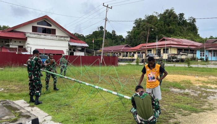 Satgas Yonif 762/VYS Bersama Warga Dekorasi GKI Sion Kumurkek Sambut Natal di Distrik Aifat