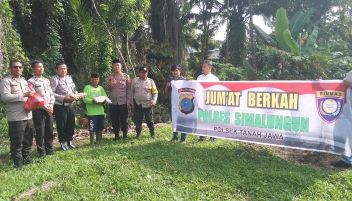 Jumat Berkah: Polsek Tanah Jawa Salurkan Bantuan Sembako kepada Warga Kurang Mampu di Nagori Balimbingan