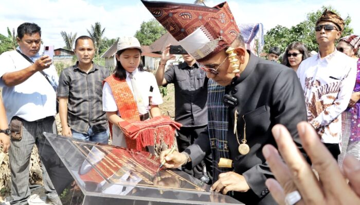 Bupati Simalungun Ziarah ke Makam Pelopor dan Tokoh Pendidik Simalungun Op. Guru Jason Saragih