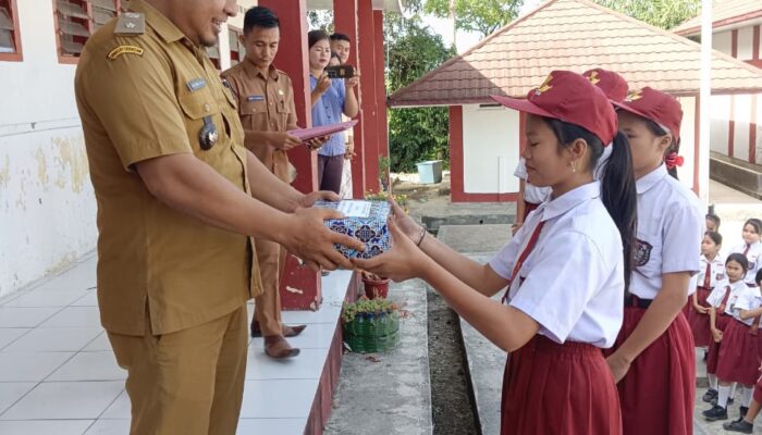 Di Apresiasi Kunjungan Kerja Pemerintahan Desa Lasara di SD Lasara Berua Kecamatan Namohalu Esiwa Kabupaten Nias Utara
