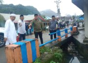 Tinjau Lokasi Penyebab Terjadinya Banjir Di Desa Lektama, Bupati Tekankan Solusi Jangka Panjang Untuk Dinas Terkait Guna Cegah Banjir Di Masa Mendatang