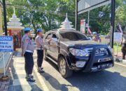 Sambut HUT RI, Polres Labuhanbatu Tegakan Disiplin Pasang Bendera Merah Putih Di kendaraan 