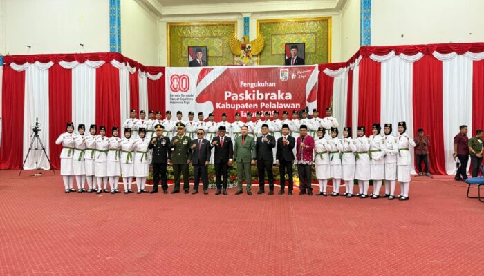 Putra-Putri Terbaik Daerah, 35 Paskibraka Pelalawan Dikukuhkan Bupati