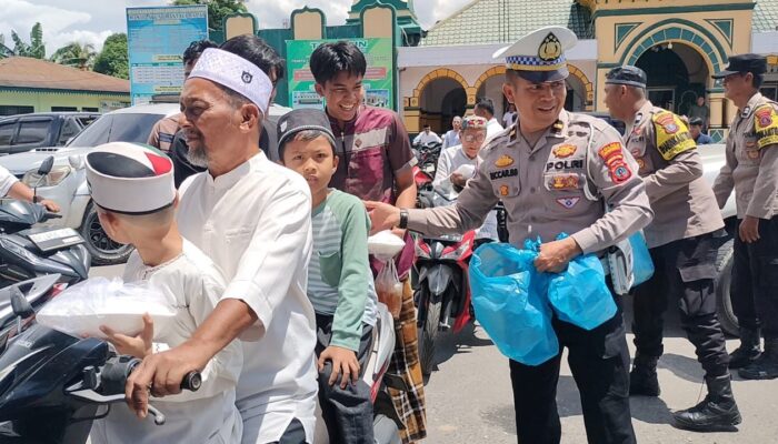 Polantas Menyapa, SatLantas Berbagi Di Jum’at Berkah