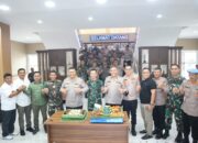 Sinergitas TNI–Polri, Kapolres Beri Surprise Kue Ultah TNI ke 80