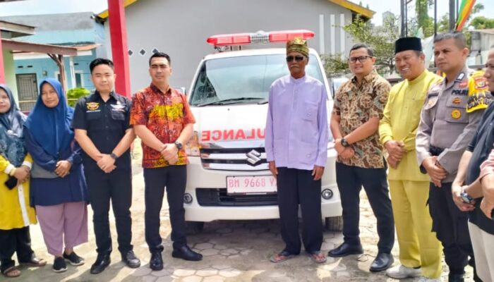 Pemdes Lalang Kabung Serahkan Ambulans Baru untuk Masyarakat, Disaksikan Kasi Datun Kejari Pelalawan