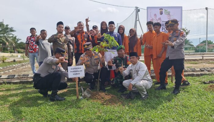 Penanaman Pohon Serentak Polsek Pangkalan Kuras Dalam Rangka Memperingati Hari Pohon Sedunia Tahun 2025