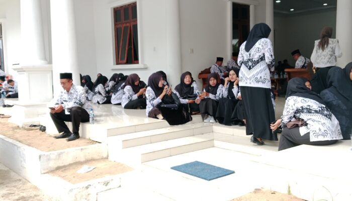 Peringatan Hari PGRI ke-80 Berjalan Khidmat, Namun Diwarnai Sejumlah Keluhan Terkait Fasilitas Peserta