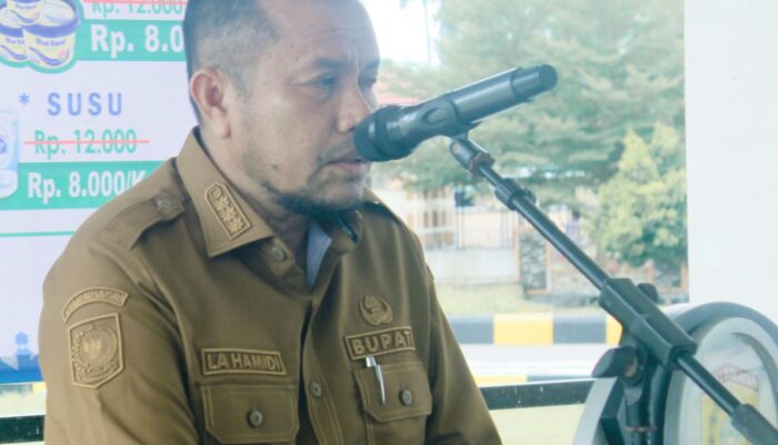 Usai Lantik PPPK Paruh Waktu, Bupati La Hamidi Tegaskan Disiplin Seragam dan Kehadiran ASN