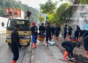 Brimob Polda Sumut dan Kapolres Simalungun Kompak Bersihkan Parapat, Wujudkan Indonesia ASRI