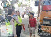 Petugas Himbau Truk Sumbu Tiga ke Atas agar Tidsk  Beroperasi Selama Operasi Ketupat 2026