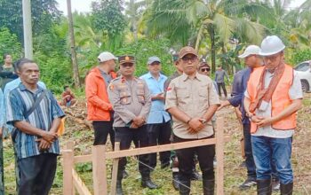 Dukung Pemberdayaan KAT, Pemkab Buru Selatan Mulai Pembangunan Balai Sosial dan Salurkan Bantuan Stimulan di Waesama