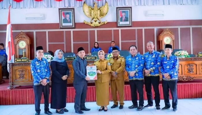 DPRD Labuhanbatu Serahkan Rekomendasi LKPJ 2025, Bupati Maya Hasmita Tegaskan Siap Tindak Lanjuti Demi Kemajuan Daerah
