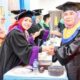 Semangat Tak Lekang Dimakan Usia, Puluhan Lansia Labuhanbatu Diwisuda di Sekolah Sidaya, Bupati Maya Hasmita Tegaskan Berobat Gratis Cukup Pakai KTP
