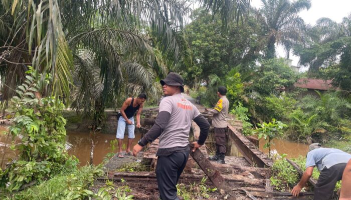 Hari Pertama Pembangunan Jembatan Presisi Polri Tahap II di Sungai Buluh, Kapolsek Bunut: Selesai 3-4 Minggu