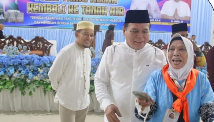 217 Jemaah Haji Labuhanbatu Tiba di Tanah Air, Disambut Haru Keluarga dan Pemkab