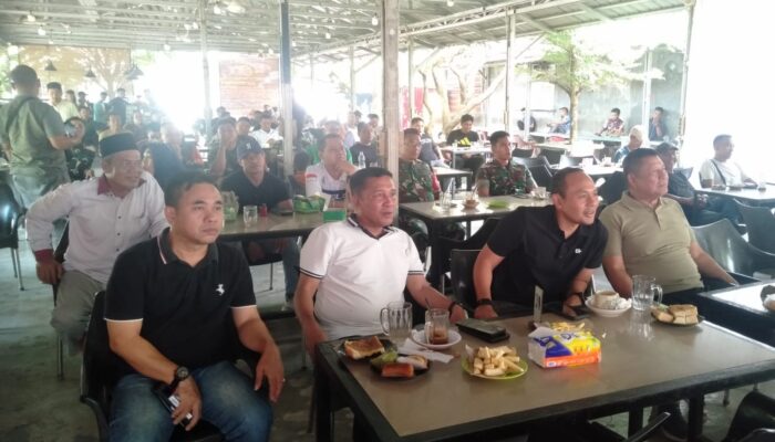 PERERAT SILATURAHMI, DANDIM 0209/LB GELAR NOBAR SEPAK BOLA PIALA DUNIA ANTARA ARGENTINA VS SWISS BERSAMA MASYARAKAT