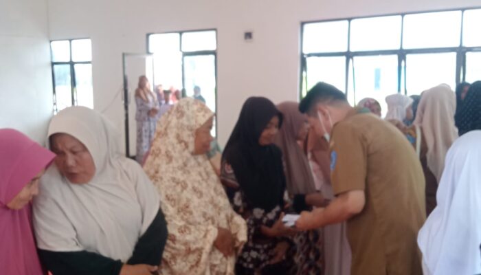 PT HPP dan PT Samudera Panai Tengah Santuni 60 Anak Yatim dan Lansia di Panai Hulu