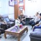 Pererat Sinergitas, Kapolres Bersama PJU Silatrahmi ke Kejaksaan Negri Labuhanbatu   LabuhanbatuTekab86 Dalam rangka memperingati Hari Bhakti Adhyaksa ke-66 Tahun 2026, Kapolres Labuhanbatu AKBP Wahyu Endrajaya, S.I.K., M.Si., didampingi para Pejabat Utama (PJU) Polres Labuhanbatu,giat kunjungan silaturahmi ke Kejaksaan Negeri Labuhanbatu,diJalan SM Raja No. 50, Bakaran Batu, Kecamatan Rantau Selatan, Kamis (23/7/2026).   Hari itu rombongan Kapolres disambut langsung Kepala Kejaksaan Negeri Labuhanbatu, Jeffry Paultje Maukar, S.H., M.H.beserta jajaran. Dalam suasana penuh keakraban, AKBP Wahyu berikan kejutan nasi tumpeng sebagai simbol ucapan selamat Hari Bhakti Adhyaksa ke-66   Pada kesempatan itu, Kapolres AKBP Wahyu Endrajaya, S.I.K.M.Si. menyampaikan ucapan selamat kepada seluruh insan Adhyaksa, serta berharap sinergi yang telah terjalin dengan baik antara Polres Labuhanbatu dan Kejaksaan Negeri, dapat terus ditingkatkan dalam memberikan pelayanan terbaik kepada masyarakat serta mendukung penegakan hukum yang profesional, transparan, dan berkeadilan.  “Kami mengucapkan selamat memperingati Hari Bhakti Adhyaksa ke-66 kepada keluarga besar Kejaksaan Republik Indonesia, khususnya Kejaksaan Negeri Labuhanbatu. Semoga Kejaksaan semakin profesional, berintegritas, dan terus menjadi mitra strategis Polri dalam mewujudkan penegakan hukum yang berkeadilan,” ujar Kapolres.  Kajari Labuhanbatu Jeffry Paultje Maukar, S.H.,M.H menyampaikan apresiasi dan terima kasih atas perhatian serta kunjungan Kapolres beserta jajaran. Menurutnya, hubungan baik yang telah terjalin selama ini merupakan modal penting dalam memperkuat koordinasi antar penegak hukum, demi terciptanya situasi keamanan dan kepastian hukum yang kondusif di wilayah Labuhanbatu.  Selanjutnya, kegiatan dilanjutkan dengan beramah tamah, dan bercengkrama,  diakhiri dengan sesi foto bersama sebagai simbol soliditas serta komitmen bersama, dalam menjaga sinergitas antara Polri dan Kejaksaan.  Melalui kegiatan tersebut, diharapkan hubungan harmonis antara Polres Labuhanbatu dan Kejaksaan Negeri Labuhanbatu semakin erat, sehingga koordinasi dalam pelaksanaan tugas penegakan hukum dapat terus berjalan secara optimal, demi memberikan pelayanan terbaik kepada masyarakat.(ik)