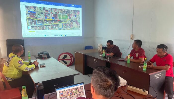 Satlantas Polres Nias & Dishub Kota Gunungsitoli Berkolaborasi Membuat Rekayasa Lalulintas Dihari HUT RI Ke 81