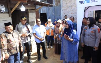 7 Rumah Warga Kurang mampu Di Kecamatan Rantau Selatan, Terima Penyalaan Listrik Gratis 