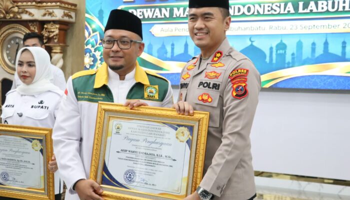 Kapolres Labuhanbatu Terima Penghargaan Tokoh Kemakmuran Masjid pada DMI Award 2026