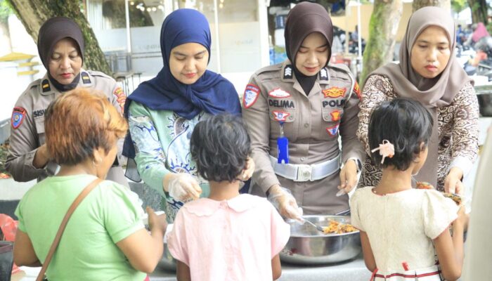 Warung Polri Presisi, Polres Labuhanbatu Hadir Berbagi Bersama Warga