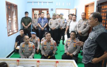 Sebagai Bentuk Kepedulian, Kapolees Beserta Jajaran Melayat ke Rumah Duka Aiptu R.A.Nainggolan, 