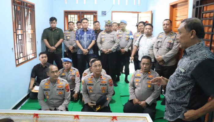 Sebagai Bentuk Kepedulian, Kapolees Beserta Jajaran Melayat ke Rumah Duka Aiptu R.A.Nainggolan, 