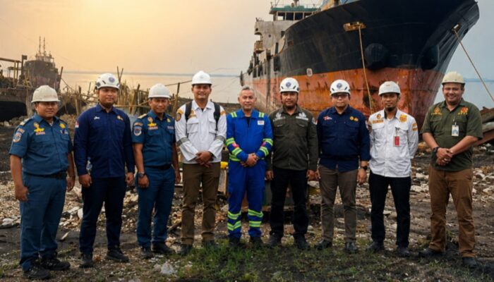 Melanggar UU Pelayaran & Aturan Lingkungan Maritim — KSOP Dumai Perintahkan Penghentian Tegas Pembongkaran Kapal Asing di Medang Kampai