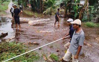Luapan Air Diduga dari PTPN IV MEP Banjiri Dusun VI Meranti Paham, Warga Meradang