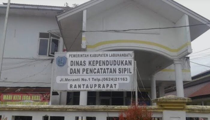 Urus KTP di Disdukcapil Labuhanbatu Gratis, Warga Diminta Lengkapi Persyaratan